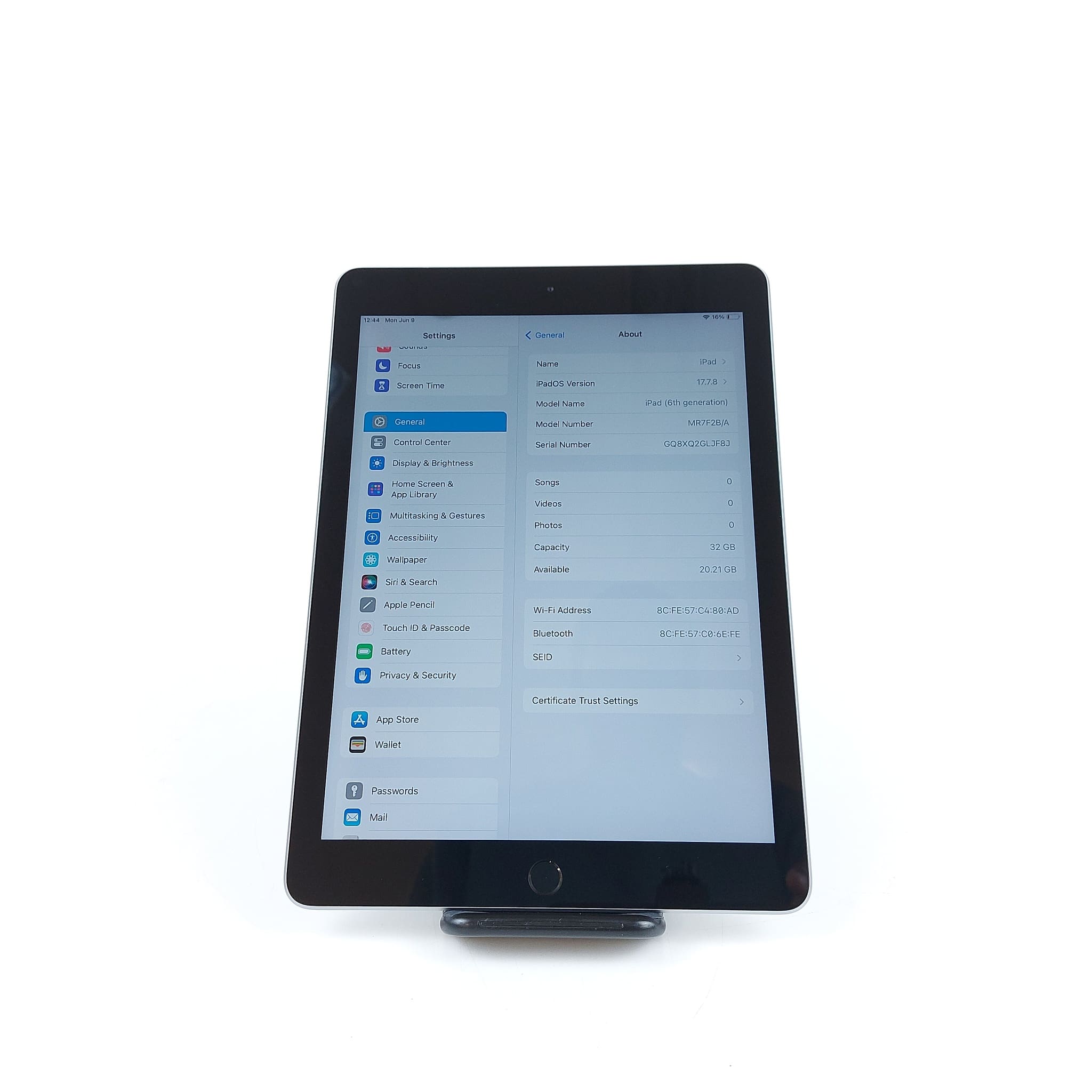 E1 iPad 第6世代 スペースグレイ 32GB Wi-Fi A1893 Apple iPad 第6世代 32GB A1893 Wi-Fiモデル Apple iPad 6th